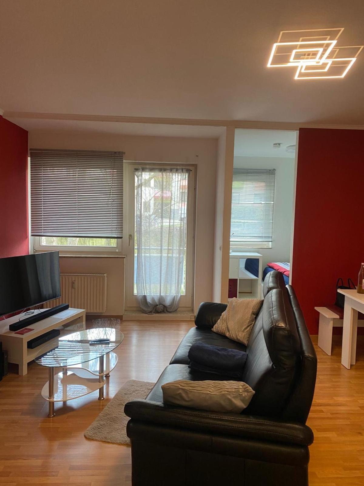 Zwei Zimmer Appartment Mit Balkon Und Stellplatz Voll Moebliert Trier Luaran gambar