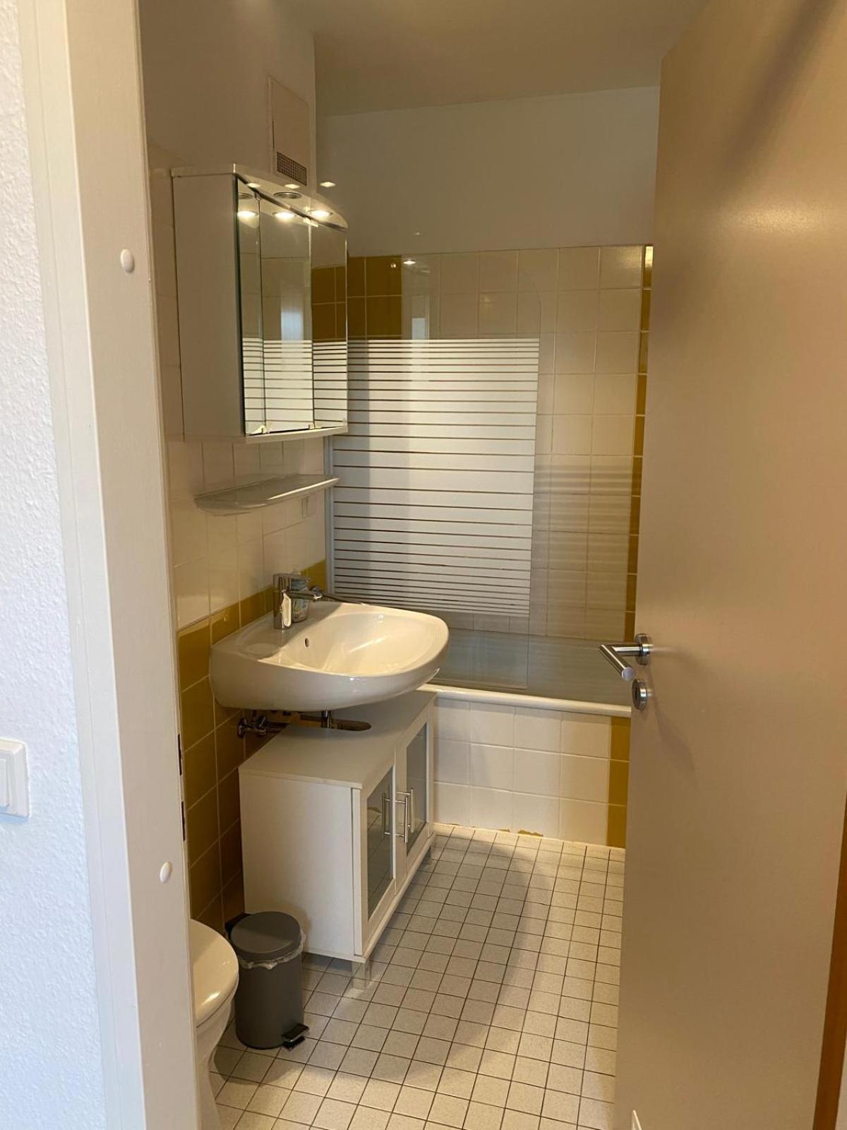 Zwei Zimmer Appartment Mit Balkon Und Stellplatz Voll Moebliert Trier Luaran gambar