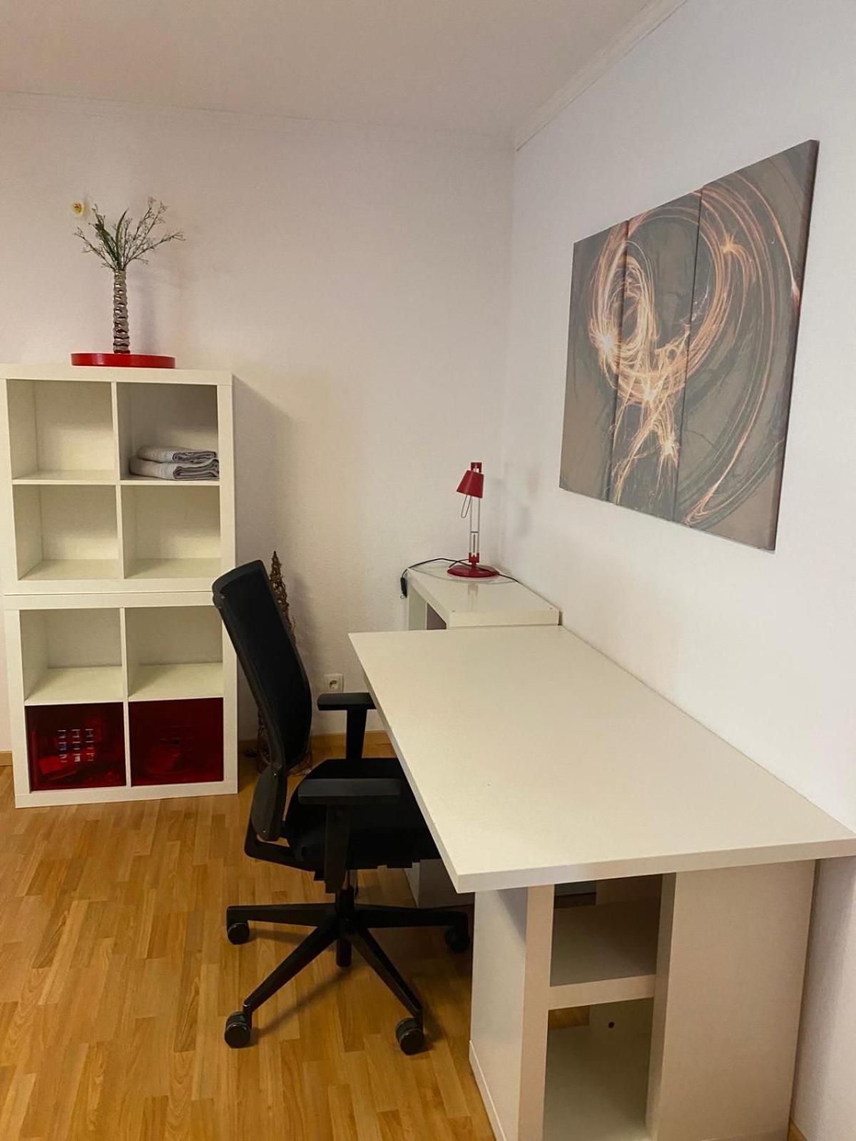 Zwei Zimmer Appartment Mit Balkon Und Stellplatz Voll Moebliert Trier Luaran gambar